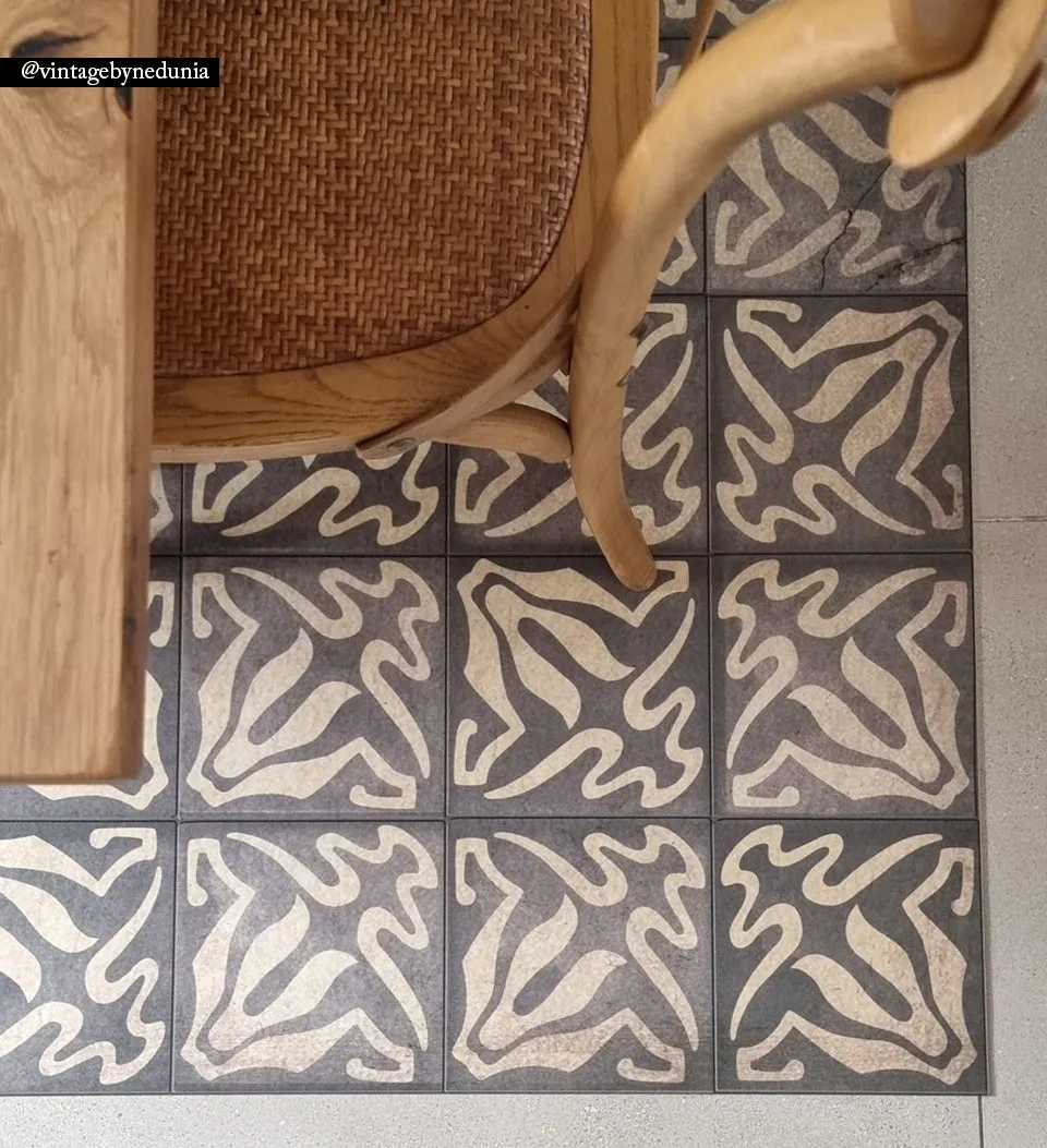 Borgo Lily Smoked Antique Vinyl Rug