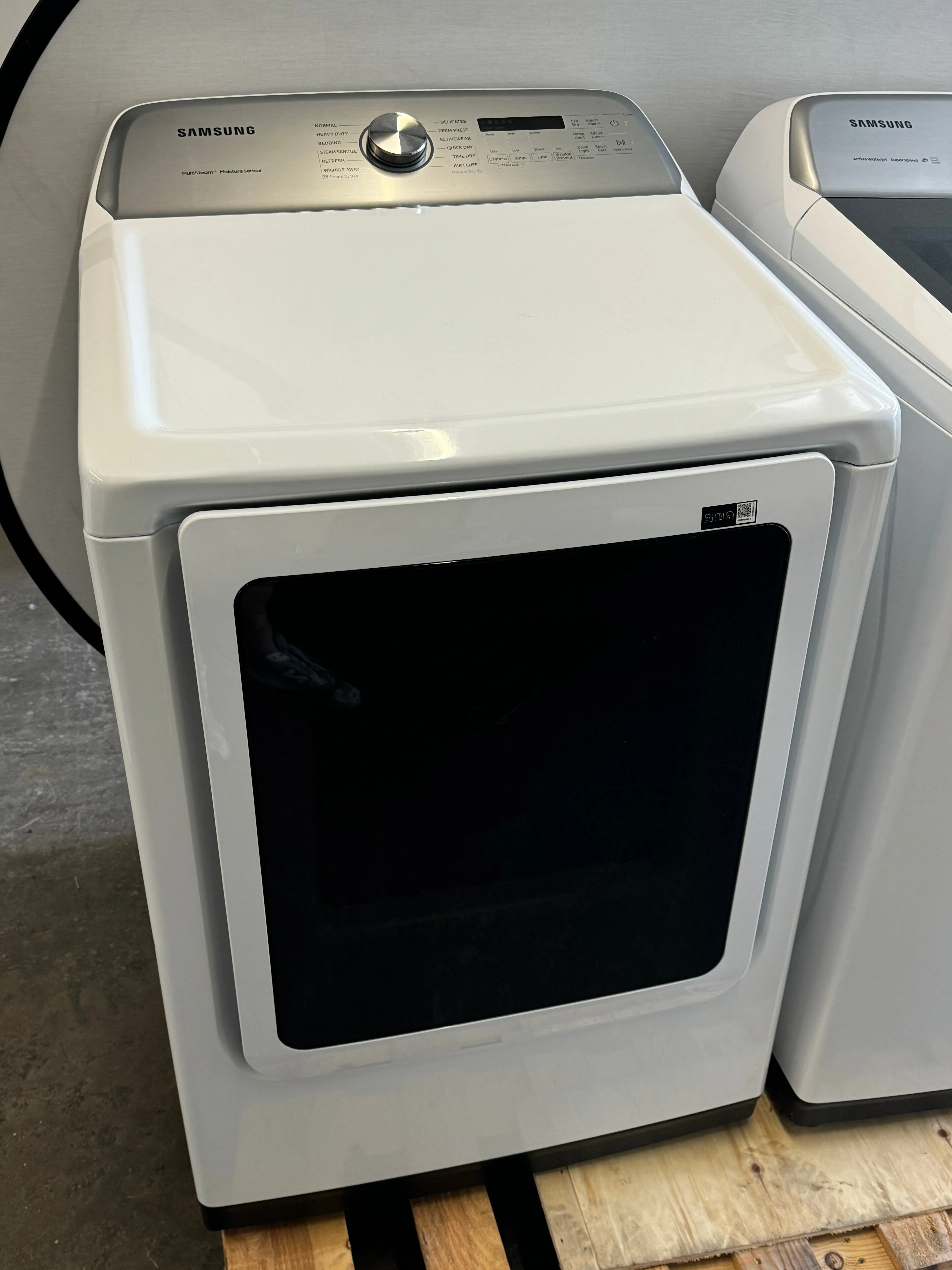 Samsung BESPOKE SAWADRGAW5400 White Side-by-Side Set with Top Load Washer (WA50R5400AW) and Gas Dryer (DVG50R5400W)
