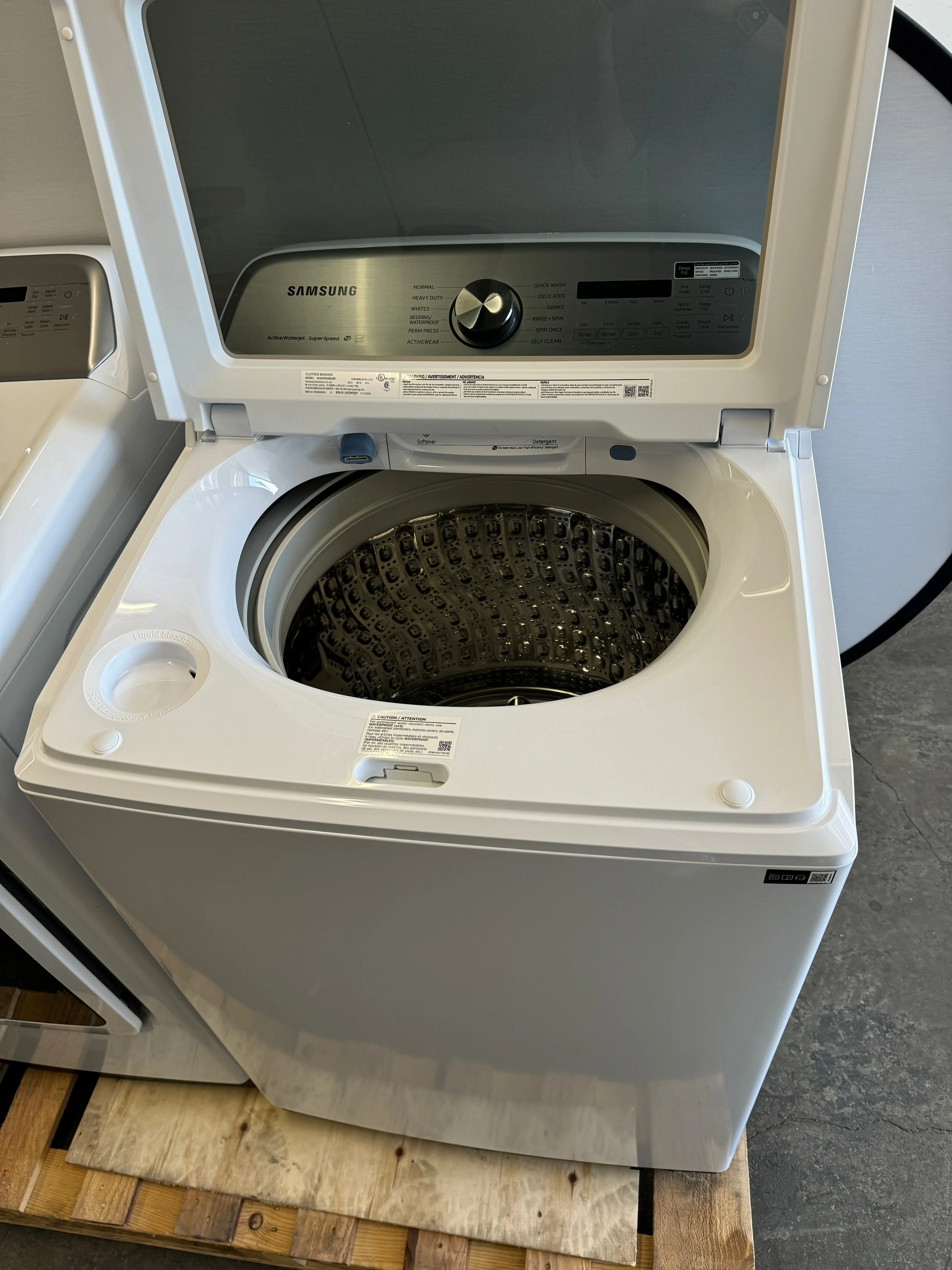 Samsung BESPOKE SAWADRGAW5400 White Side-by-Side Set with Top Load Washer (WA50R5400AW) and Gas Dryer (DVG50R5400W)
