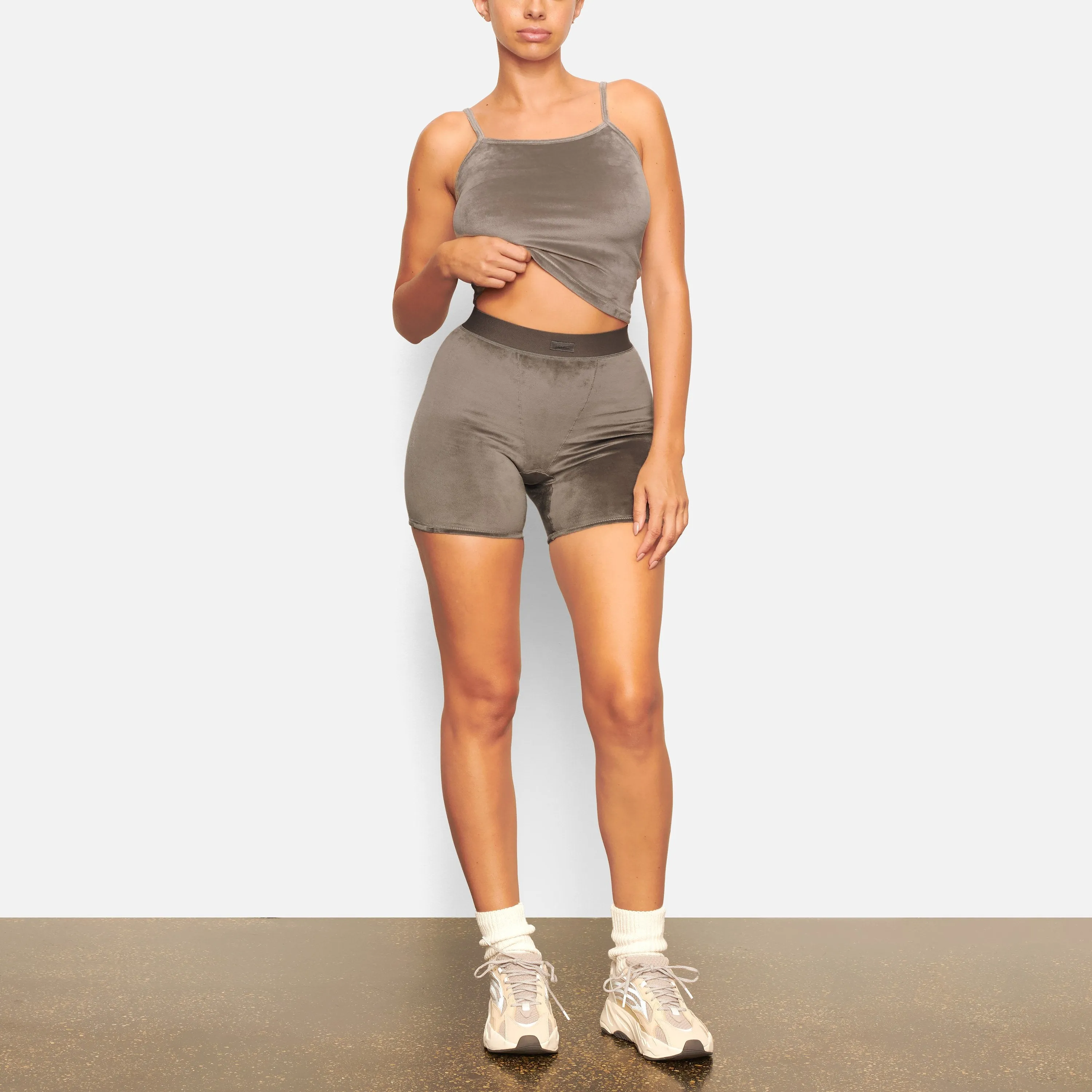 VELOUR BIKE SHORT | GUNMETAL