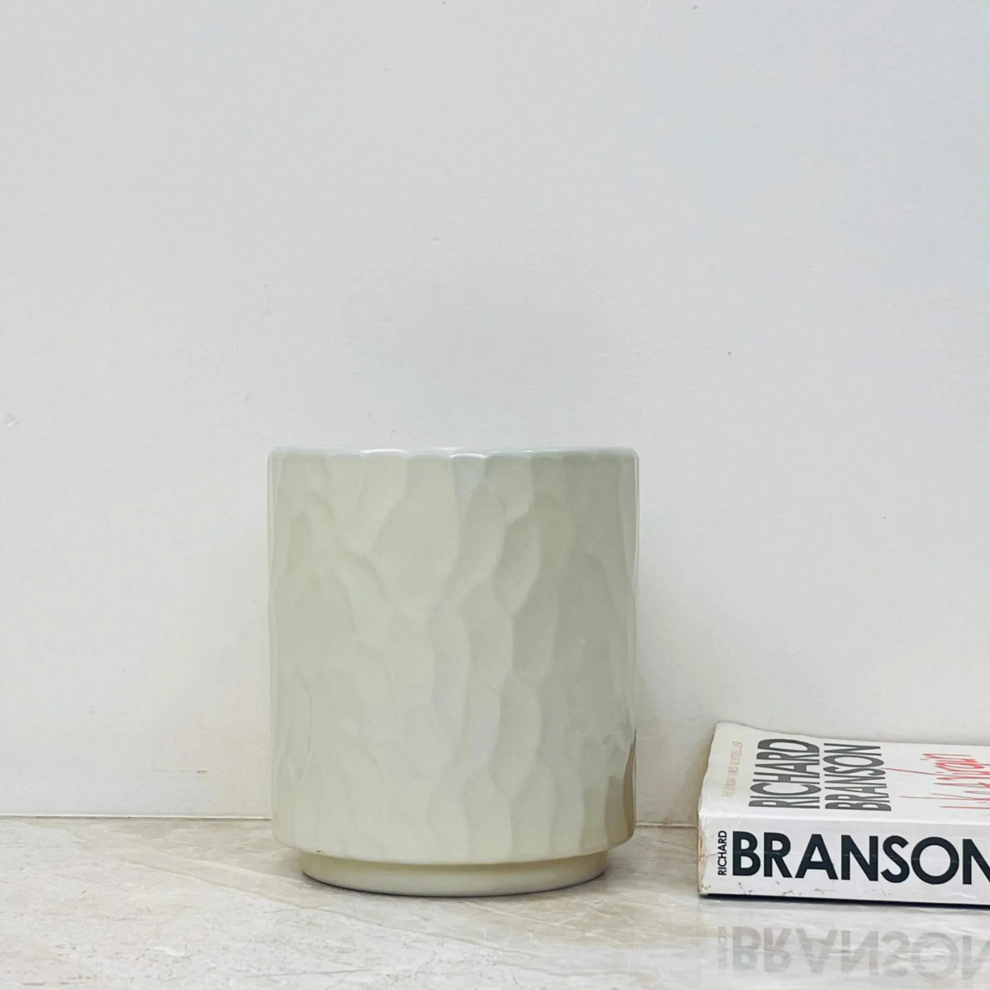 White Hammered Ceramic Planter – Glossy Textured Pot for Indoor Plants